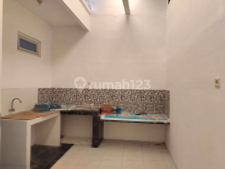 House for rent in Surabaya, Indonesia · 3 rooms, 2 baths