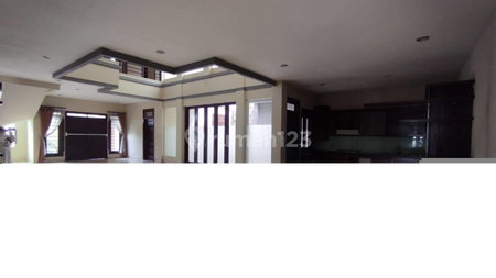 House for rent in Bandung, Indonesia · 4 rooms, 5 baths