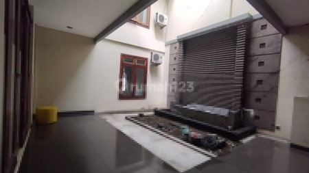 House for rent in Bandung, Indonesia · 4 rooms, 5 baths