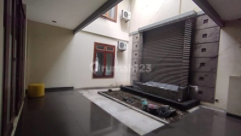 House for rent in Bandung, Indonesia · 4 rooms, 5 baths