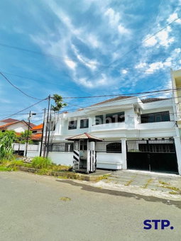 House for rent in Bandung, Indonesia · 9 rooms, 6 baths