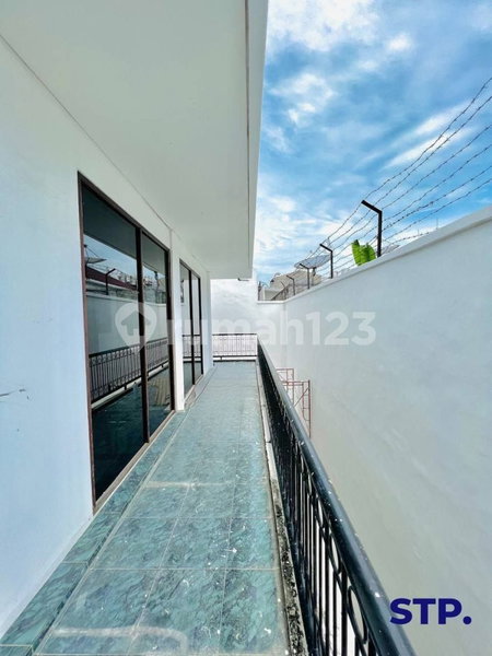 House for rent in Bandung, Indonesia · 9 rooms, 6 baths