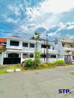 House for rent in Bandung, Indonesia · 9 rooms, 6 baths