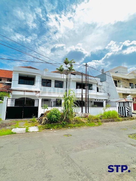 House for rent in Bandung, Indonesia · 9 rooms, 6 baths