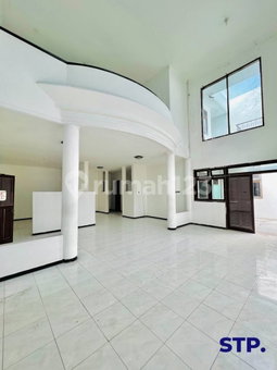 House for rent in Bandung, Indonesia · 9 rooms, 6 baths