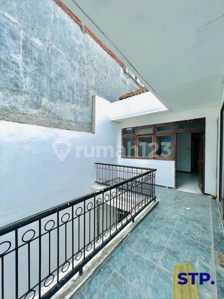 House for rent in Bandung, Indonesia · 9 rooms, 6 baths