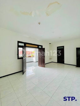 House for rent in Bandung, Indonesia · 9 rooms, 6 baths