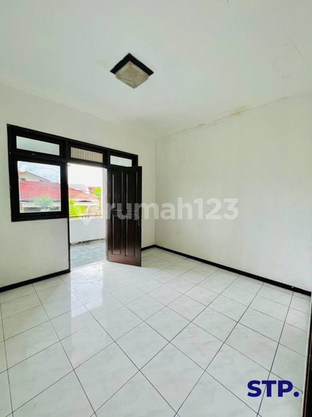 House for rent in Bandung, Indonesia · 9 rooms, 6 baths