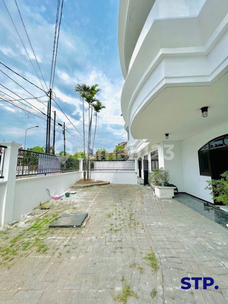 House for rent in Bandung, Indonesia · 9 rooms, 6 baths