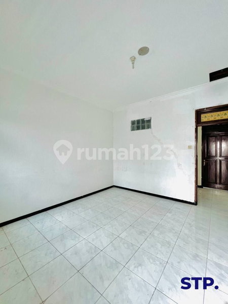 House for rent in Bandung, Indonesia · 9 rooms, 6 baths