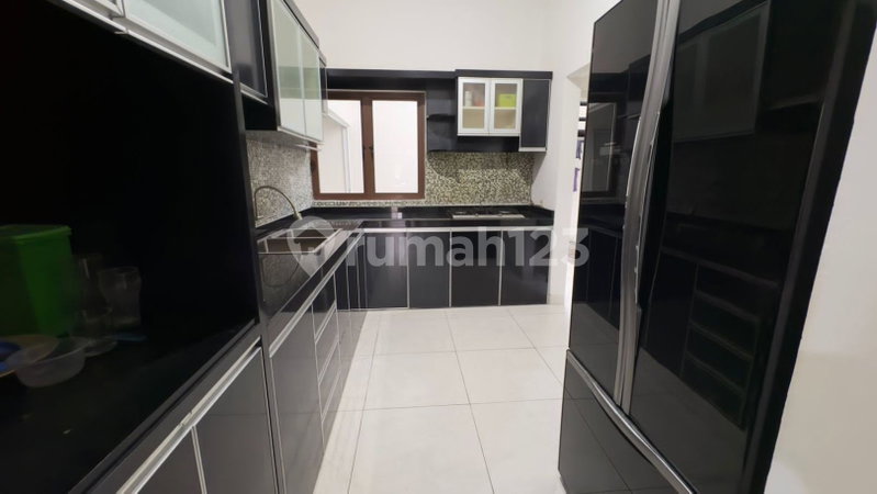 House for rent in Bandung, Indonesia · 3 rooms, 4 baths
