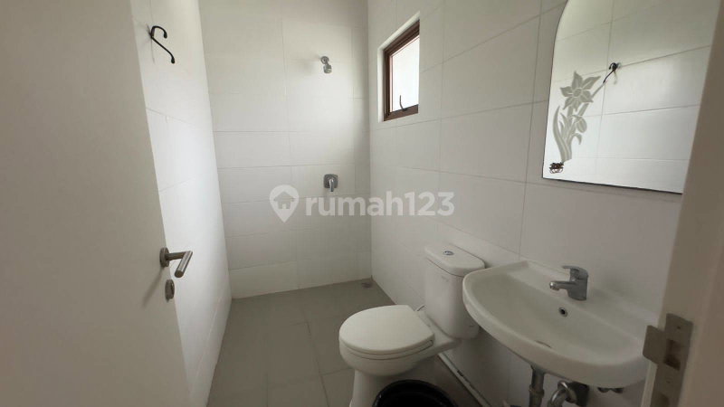 House for rent in Bandung, Indonesia · 3 rooms, 4 baths