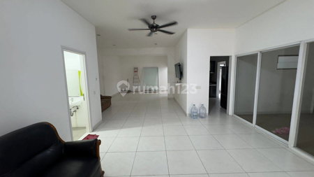 House for rent in Bandung, Indonesia · 3 rooms, 4 baths