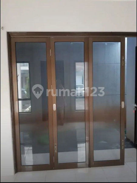 House for rent in Tangerang, Indonesia · Sukasari · 2 rooms, 2 baths