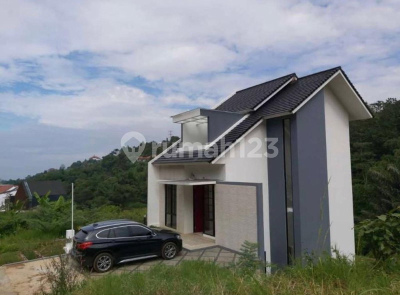 House for rent in Bandung, Indonesia · 4 rooms, 4 baths