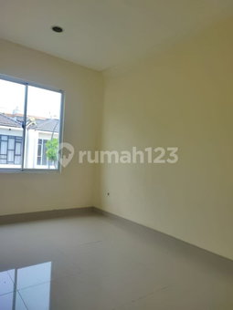 House for rent in Jakarta, Indonesia · Pasar Minggu · 4 rooms, 3 baths