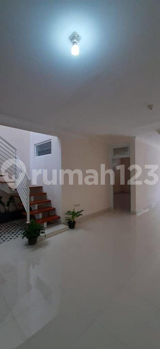 House for rent in Bandung, Indonesia · 7 rooms, 4 baths