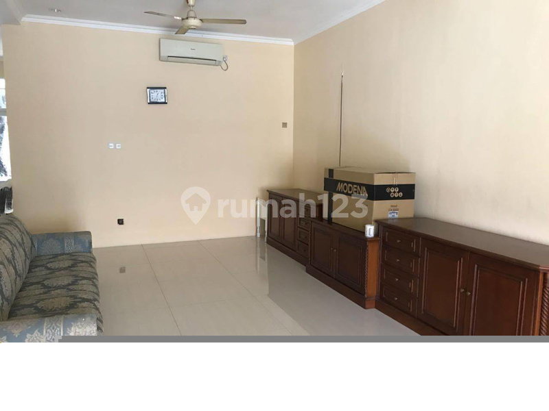 House for rent in Jakarta, Indonesia · Pasar Minggu · 3 rooms, 3 baths