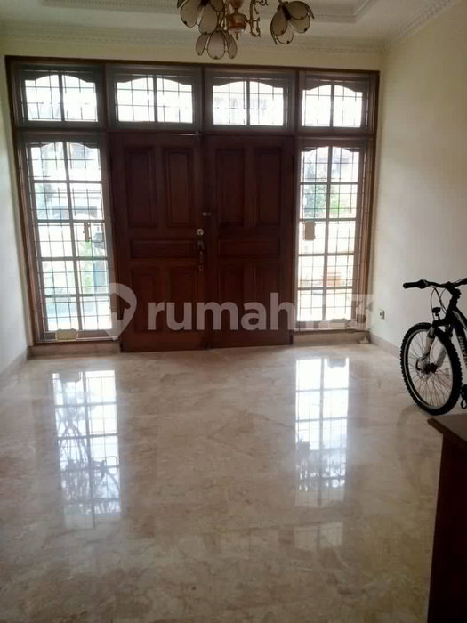 House for rent in Jakarta, Indonesia · Tebet · 5 rooms, 4 baths