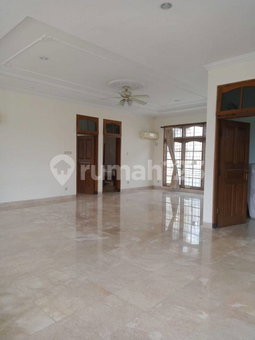 House for rent in Jakarta, Indonesia · Tebet · 5 rooms, 4 baths