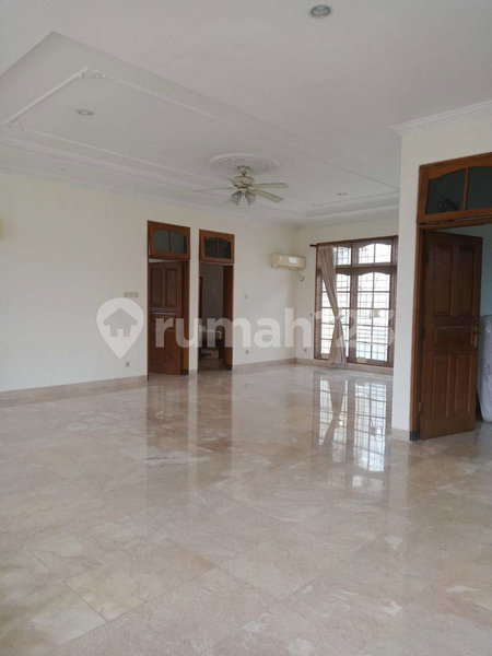 House for rent in Jakarta, Indonesia · Tebet · 5 rooms, 4 baths