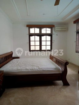 House for rent in Jakarta, Indonesia · Tebet · 5 rooms, 4 baths