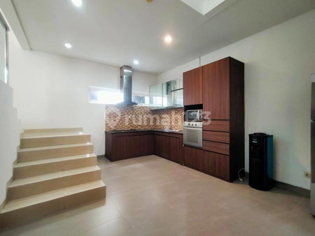 House for rent in Jakarta, Indonesia · Tebet · 3 rooms, 2 baths