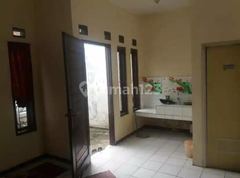 House for rent in Surabaya, Indonesia · 3 rooms, 1 bath