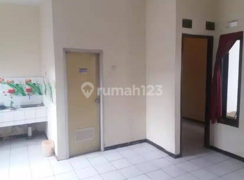 House for rent in Surabaya, Indonesia · 3 rooms, 1 bath