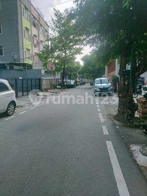 House for rent in Jakarta, Indonesia · Pasar Minggu · 3 rooms, 2 baths