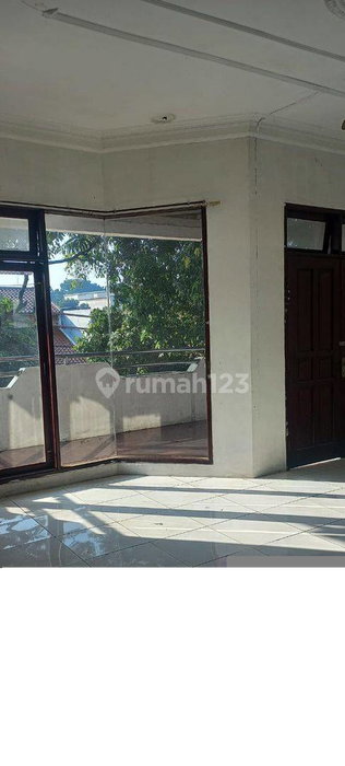 House for rent in Jakarta, Indonesia · Pasar Minggu · 5 rooms, 5 baths