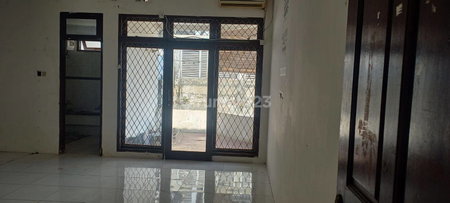 House for rent in Jakarta, Indonesia · Pasar Minggu · 5 rooms, 5 baths
