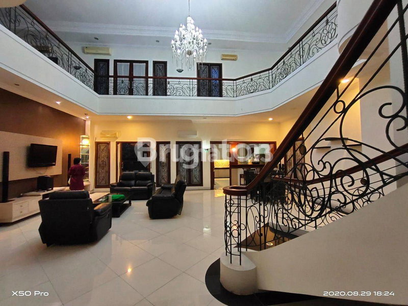 House for rent in Jakarta, Indonesia · Tebet · 4 rooms, 5 baths