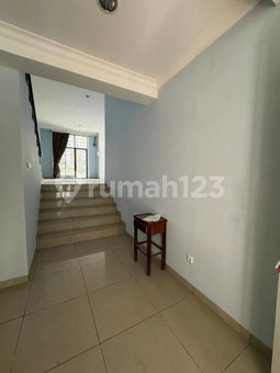 House for rent in Jakarta, Indonesia · Pasar Minggu · 4 rooms, 3 baths