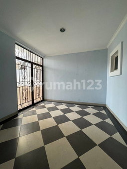 House for rent in Jakarta, Indonesia · Pasar Minggu · 4 rooms, 3 baths
