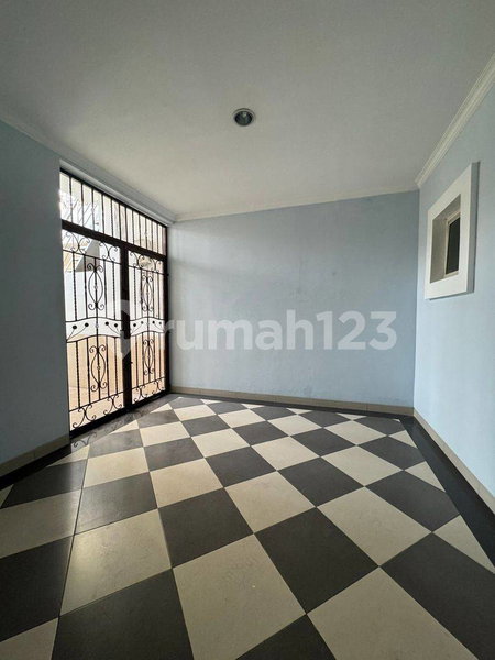 House for rent in Jakarta, Indonesia · Pasar Minggu · 4 rooms, 3 baths