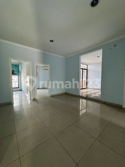 House for rent in Jakarta, Indonesia · Pasar Minggu · 4 rooms, 3 baths