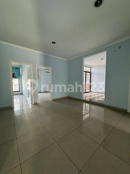 House for rent in Jakarta, Indonesia · Pasar Minggu · 4 rooms, 3 baths