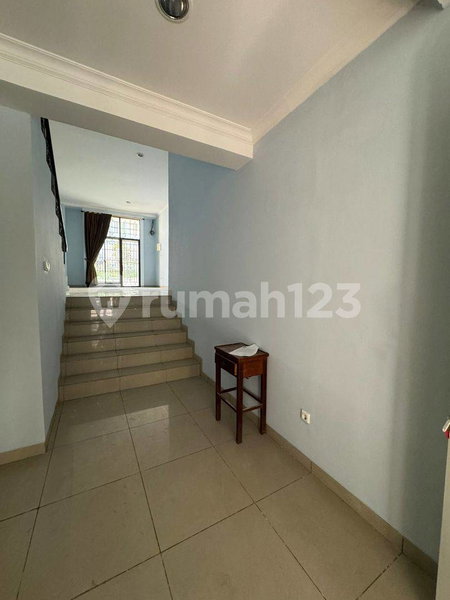 House for rent in Jakarta, Indonesia · Pasar Minggu · 4 rooms, 3 baths
