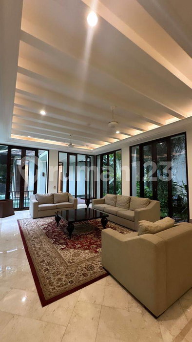 House for rent in Jakarta, Indonesia · Menteng · 5 rooms, 4 baths