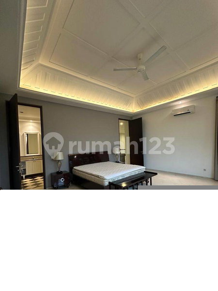 House for rent in Jakarta, Indonesia · Menteng · 5 rooms, 4 baths