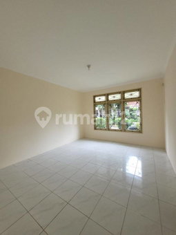House for rent in Jakarta, Indonesia · Tebet · 3 rooms, 2 baths