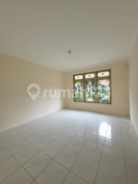 House for rent in Jakarta, Indonesia · Tebet · 3 rooms, 2 baths