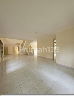 House for rent in Jakarta, Indonesia · Tebet · 3 rooms, 2 baths
