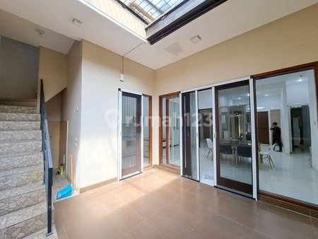 House for rent in Bandung, Indonesia · 4 rooms, 2 baths