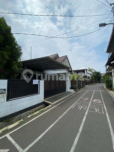 House for rent in Jakarta, Indonesia · Pasar Minggu · 4 rooms, 3 baths