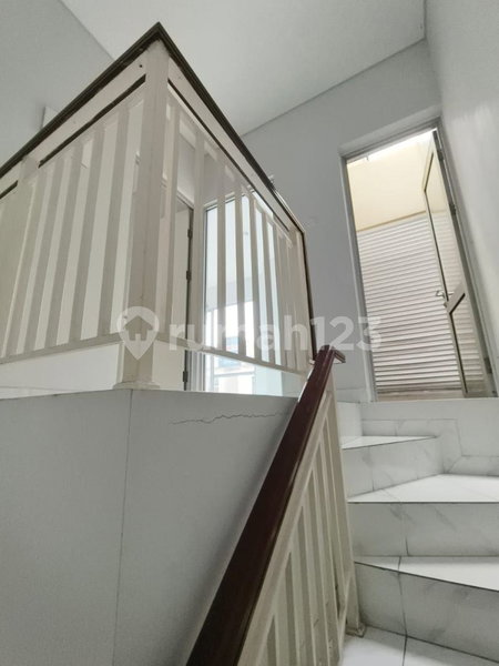 House for rent in Tangerang, Indonesia · Riding · 2 rooms, 2 baths