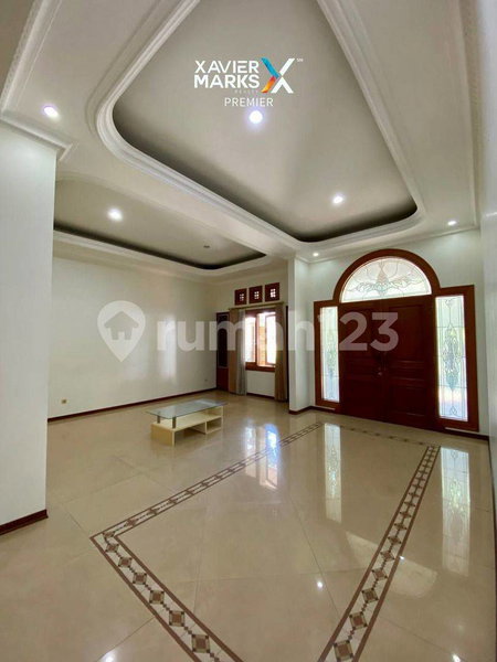 House for rent in Jakarta, Indonesia · Tebet · 6 rooms, 6 baths
