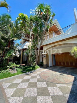 House for rent in Jakarta, Indonesia · Tebet · 6 rooms, 6 baths