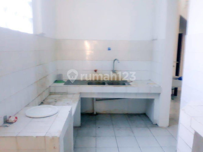 House for rent in Jakarta, Indonesia · Palmerah · 7 rooms, 2 baths